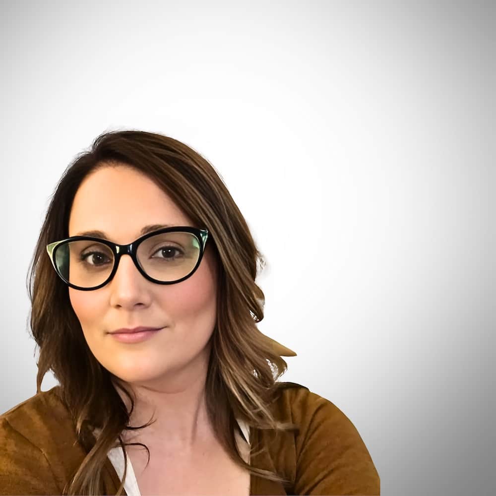 Erin Headshot